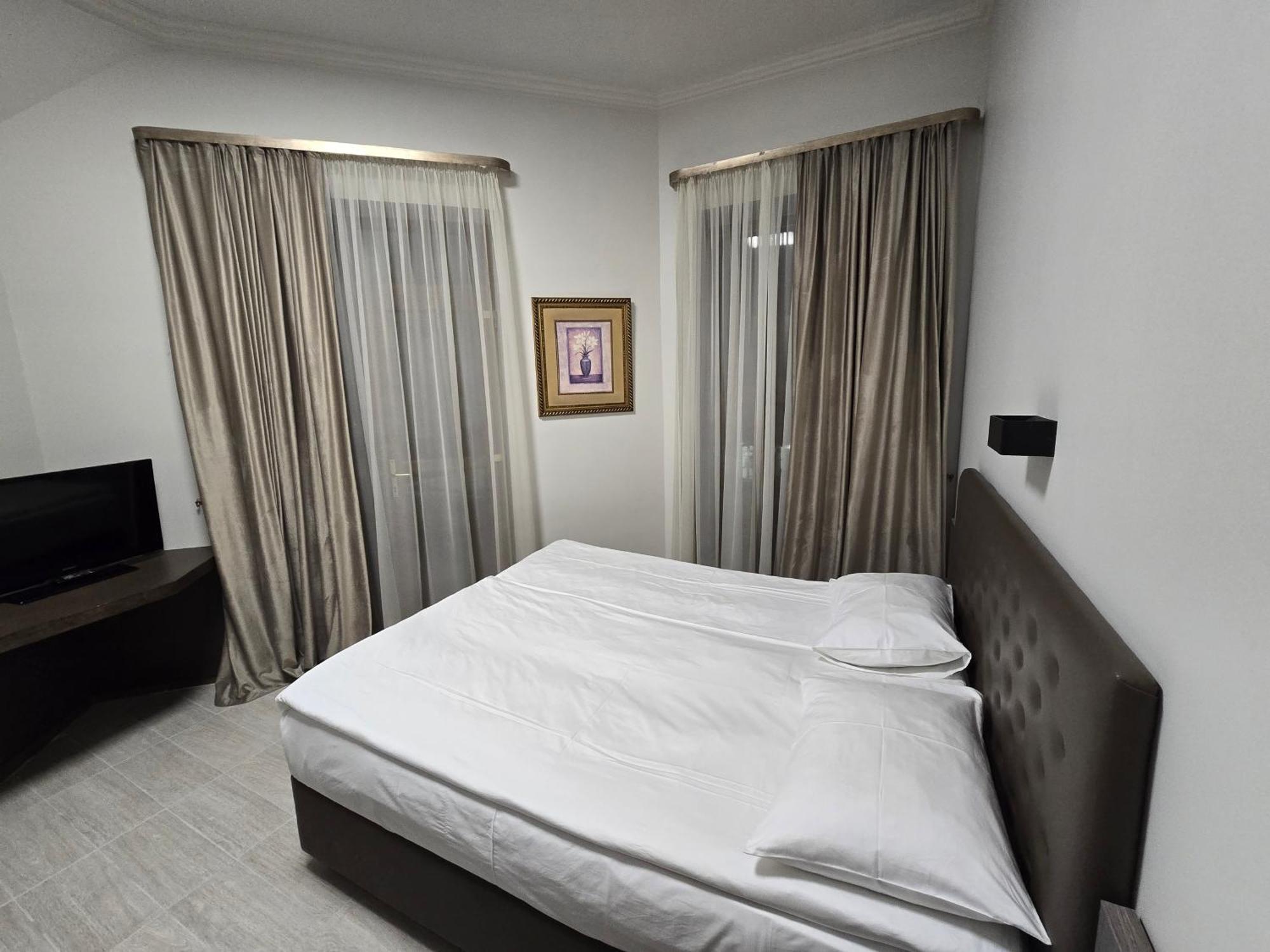Yerevan Deluxe Hotel Exterior foto