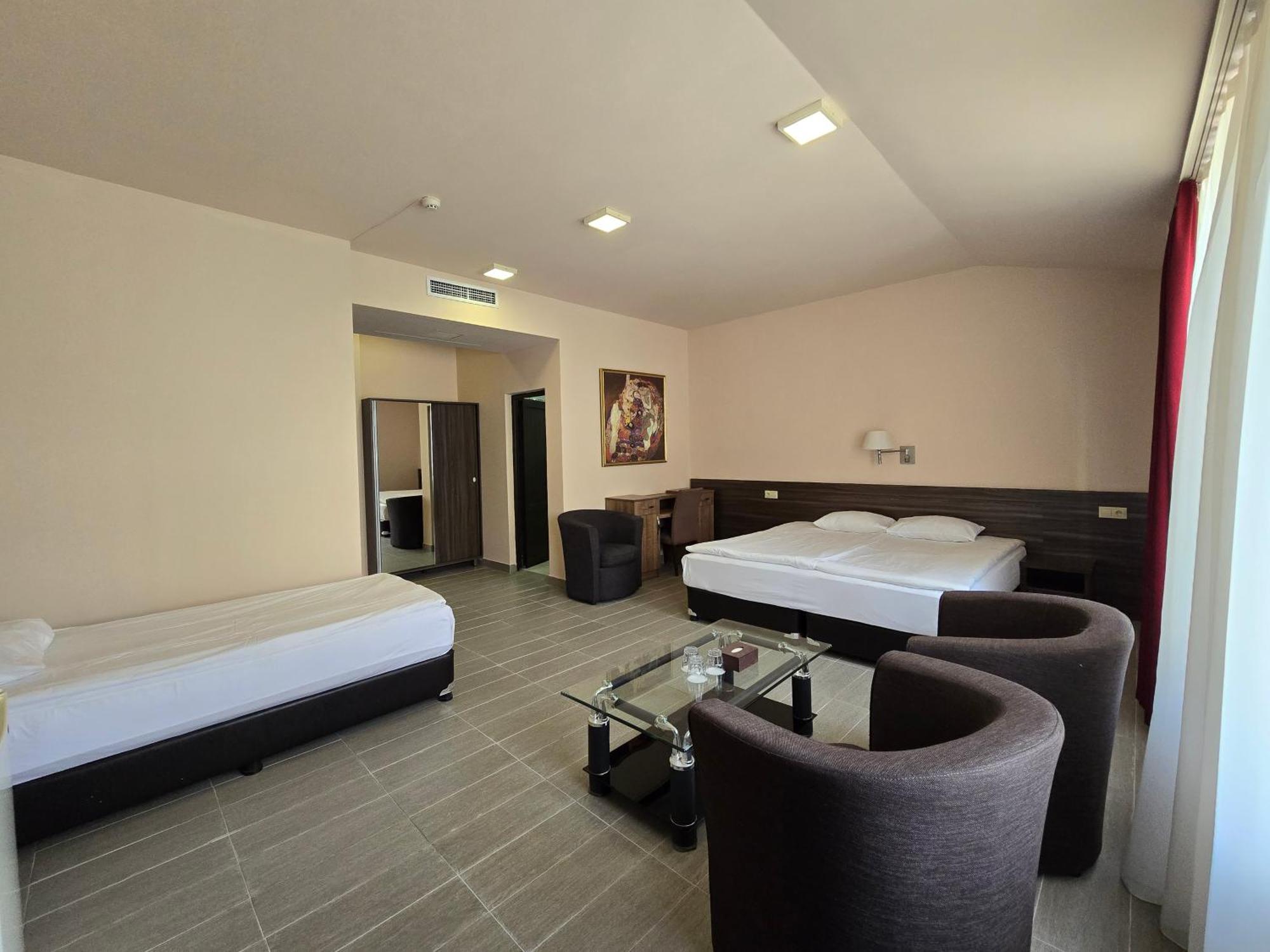 Yerevan Deluxe Hotel Exterior foto