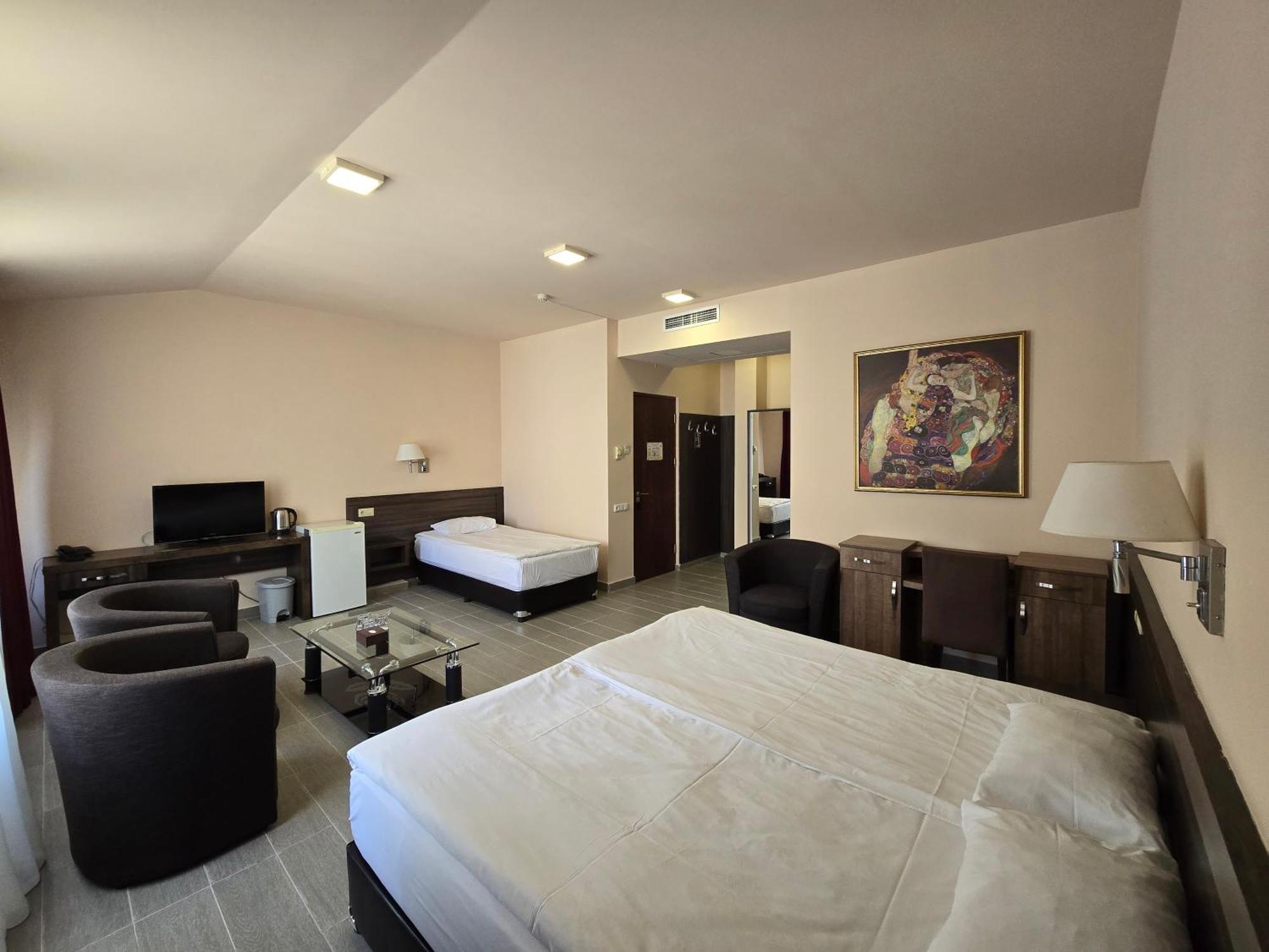 Yerevan Deluxe Hotel Exterior foto