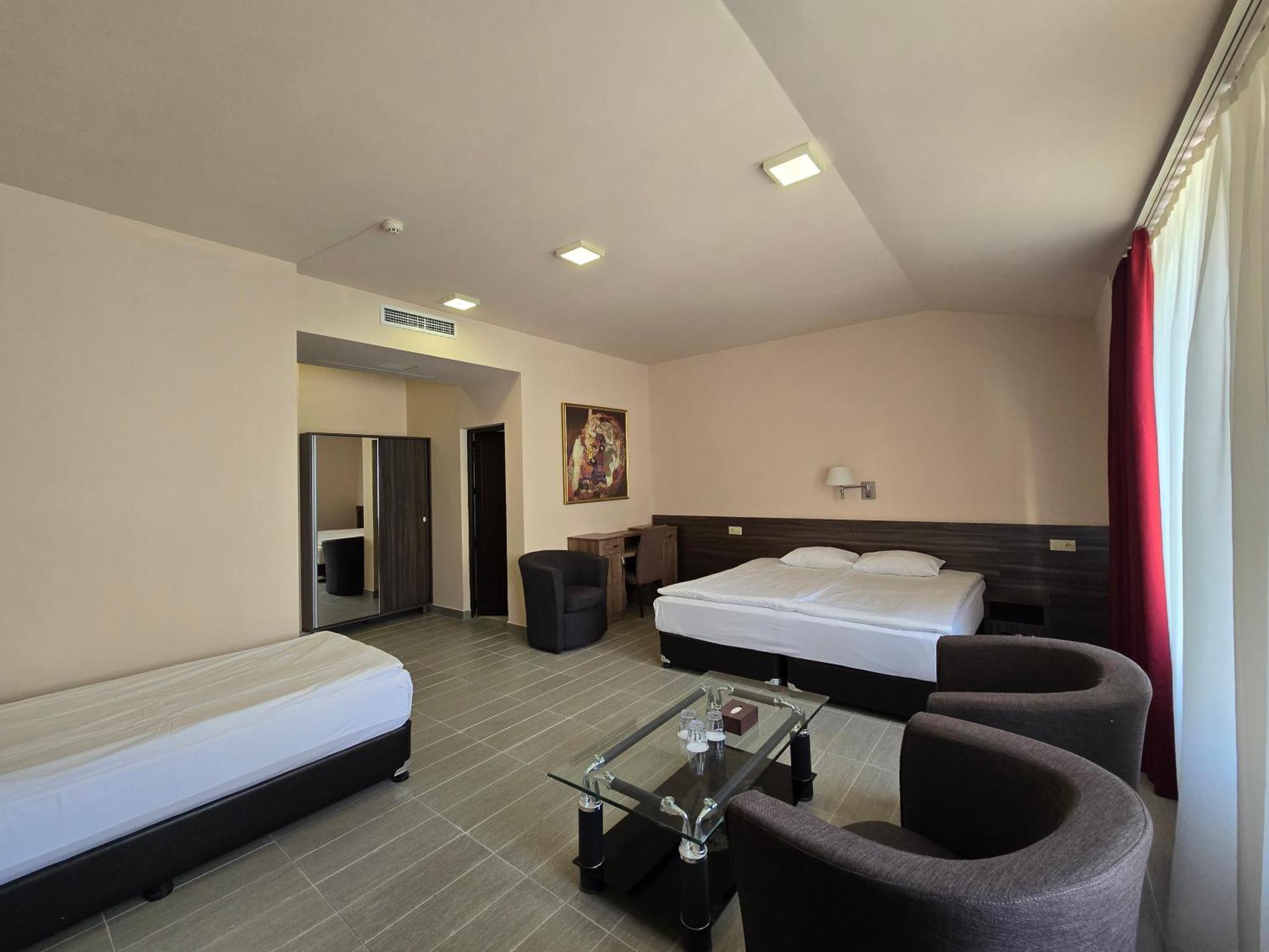 Yerevan Deluxe Hotel Exterior foto