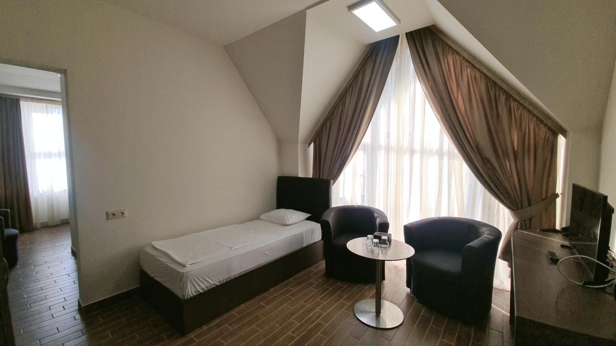 Yerevan Deluxe Hotel Exterior foto