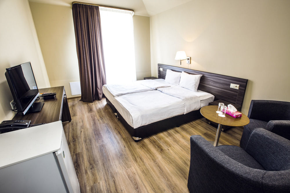 Yerevan Deluxe Hotel Exterior foto